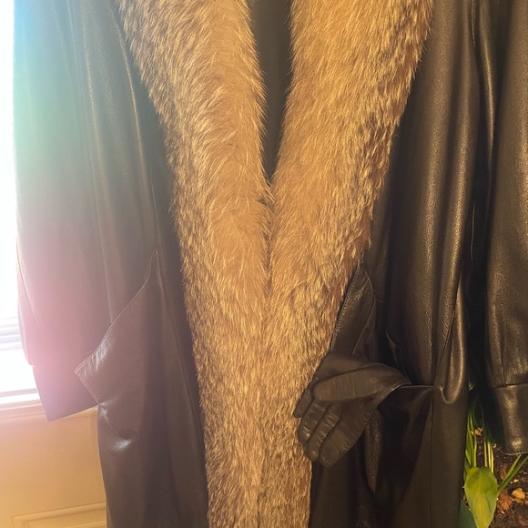 Coat - Picture 6 of 7